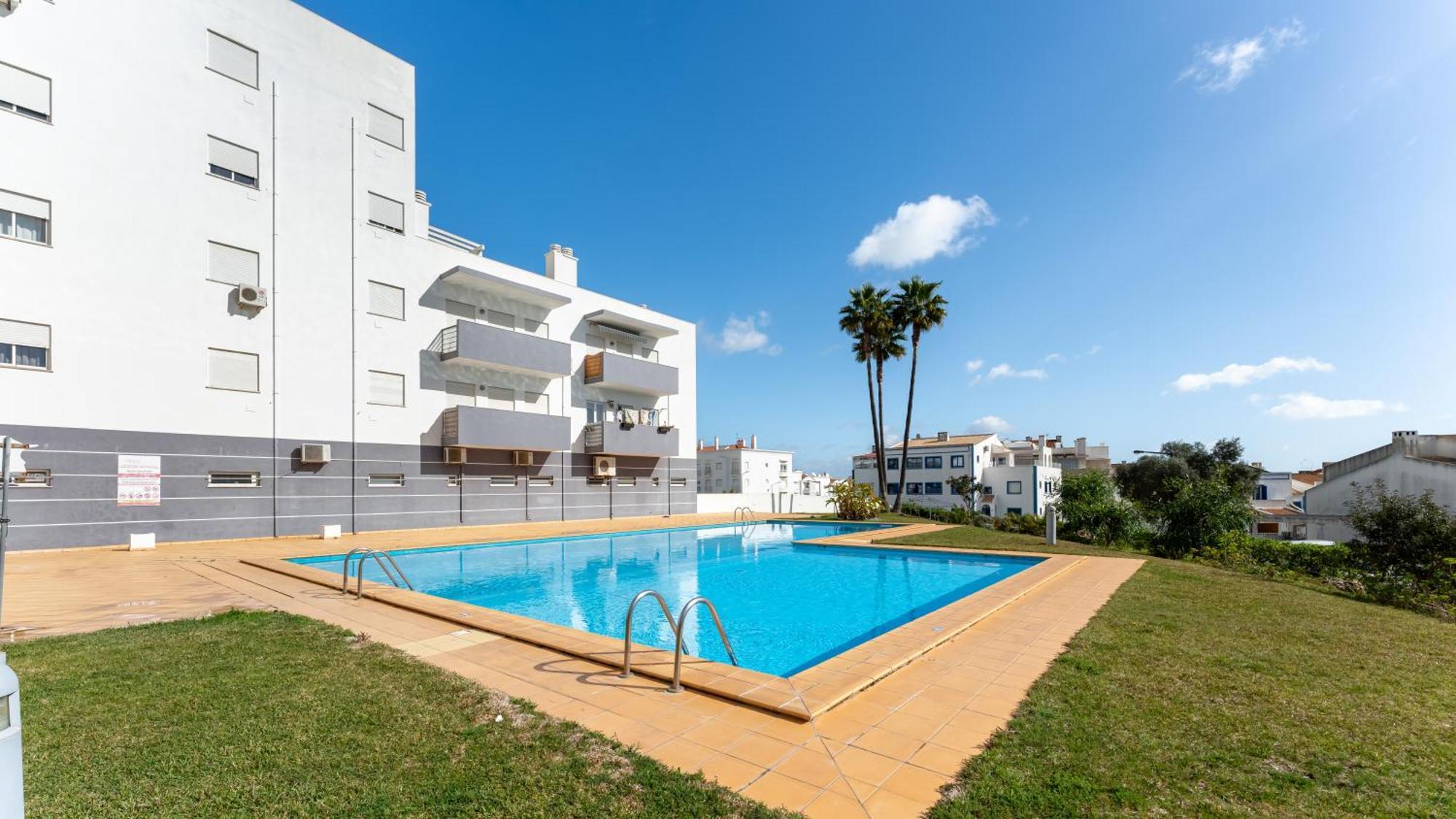 Sunny Retreat With Pool And Balcony By Lovelystay Albufeira Exterior photo